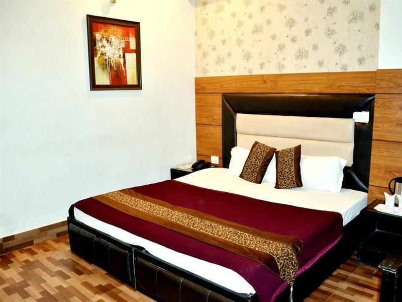 Hotel B.R. Inn Panipat Bagian luar foto